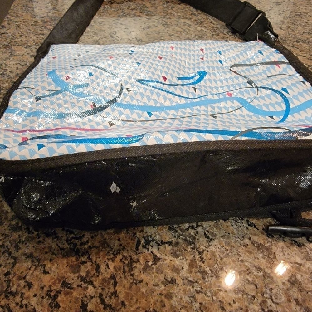 Ivivva reusable messenger plastic bag - Picture 4 of 5